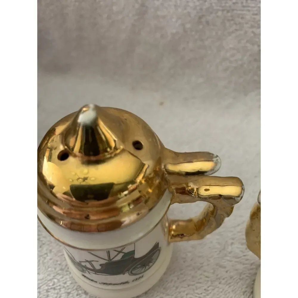 Salt & Pepper Shakers Winton Auto 1898 & Golden's Motor Wagen 1877 COLLECTIBLE